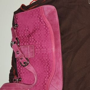 Pink Coach sholder bag comes with dust bag